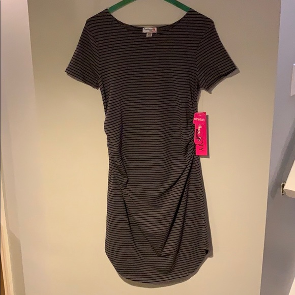 NWT Feathers Maternity Dress - Picture 2 of 3